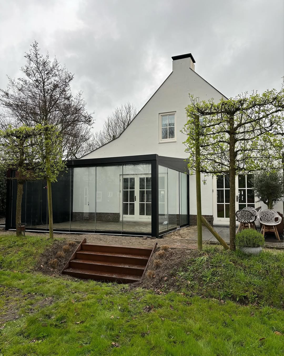 Cube als glazen aanbouw